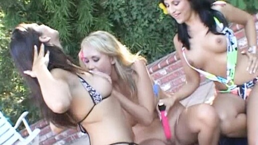 Consoladores, piscina y diversión